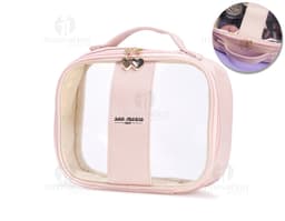Neceser PVC Grande en color rosa, hecho de cuero y metal. Posee un único compartimento con cierre, perfecto para guardar
