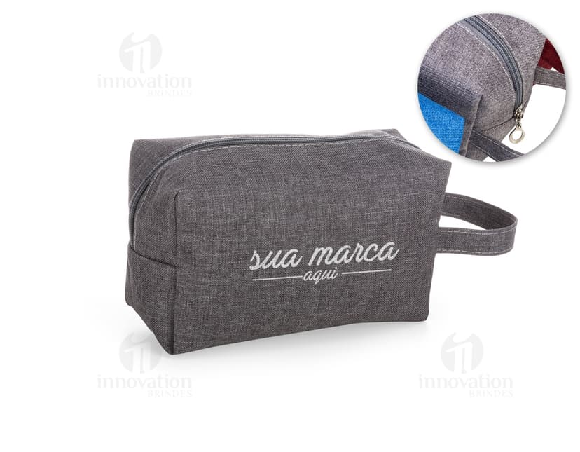 Nécessaire de nylon: um acessório moderno e elegante para o seu dia a dia. Feito em couro sintético de alta qualidade, ideal para armazenar seus pertences com praticidade e estilo. Perfeito para o trabalho, viagens ou momentos de lazer. Adquira o seu agora e adicione um toque de sofisticação ao seu visual!