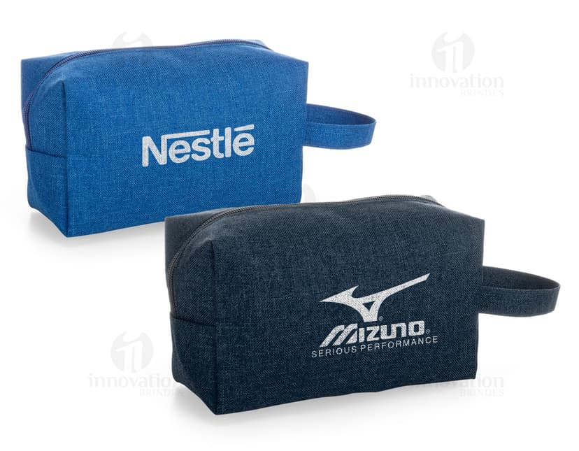 Nécessaire de nylon moderna e elegante para te acompanhar em todos os momentos. Ideal para guardar seus acessórios com estilo e praticidade. Perfeita para um visual casual ou de negócios. Adquira já o seu!