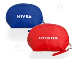 Neceser de nylon brillante y moderno, ideal para organizar tus accesorios de forma elegante. Diseño de moda en plástico