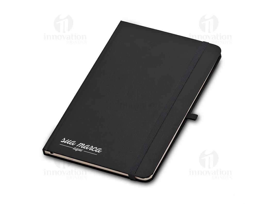 Bloco de Anotações 21x14 - Bloco de anotações moderno com capa de couro preto, ideal para trabalho e estudo. Organize suas ideias e informações de forma prática e elegante. Perfeito para quem busca praticidade e estilo no dia a dia. Garanta o seu agora!