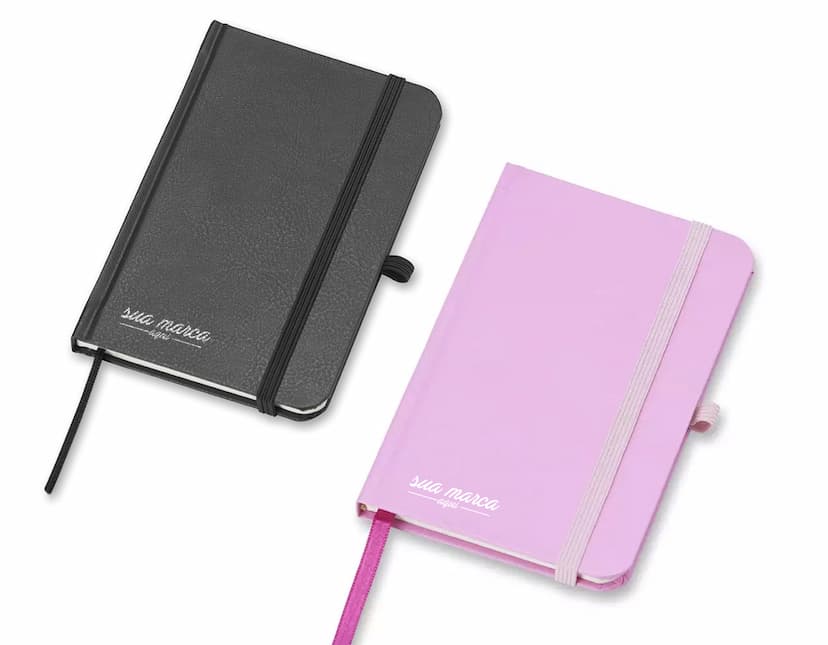 Bloco de anotações 14x9, ideal para organizar suas tarefas e afazeres diários. Feito em material plástico resistente, é perfeito para uso escolar, profissional ou pessoal. Mantenha seus pensamentos e ideias sempre à mão com esse prático e elegante bloco de anotações. Nunca mais esqueça de nada com esse item essencial para o seu dia a dia!