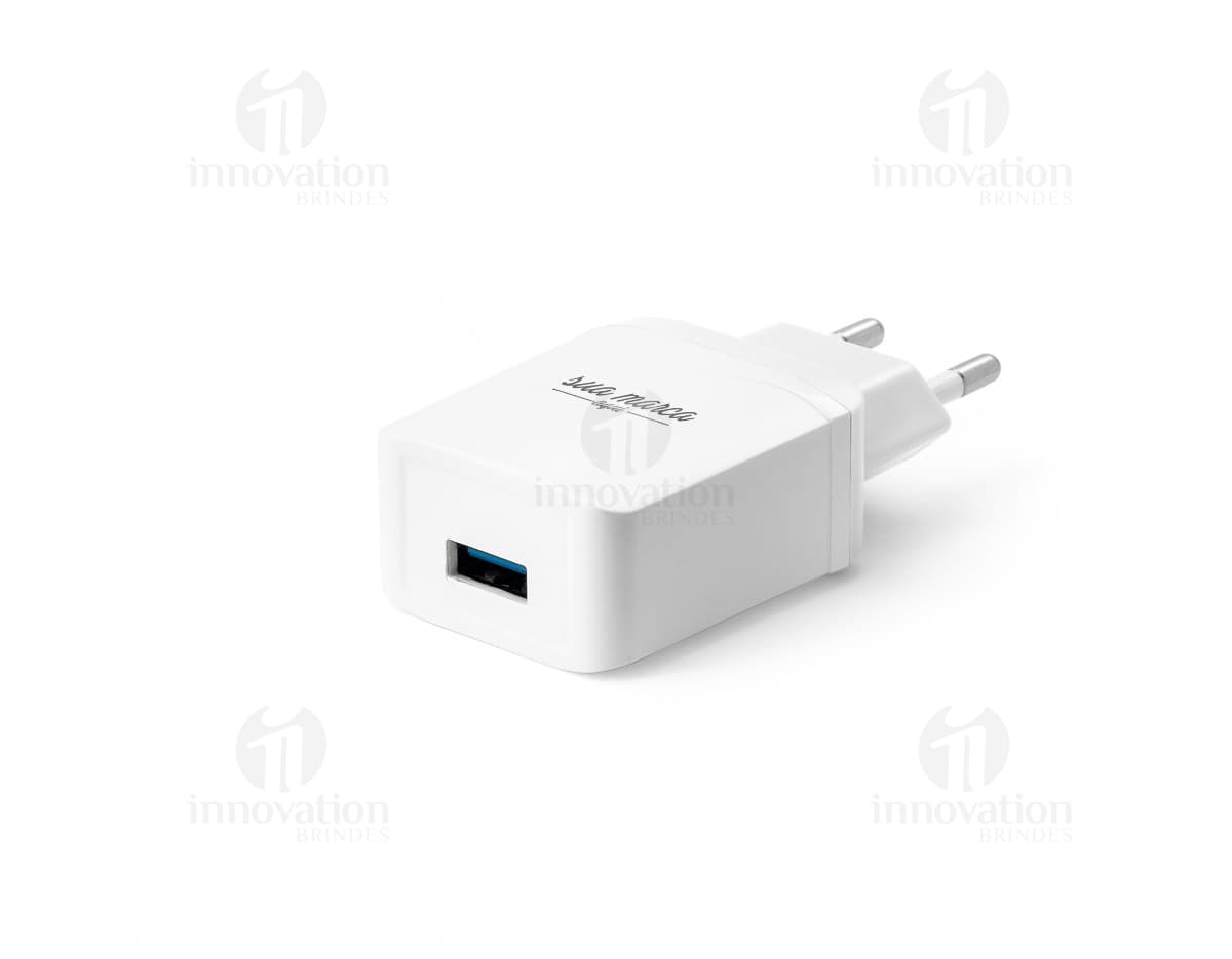 Adaptador USB moderno e prático para conectar todos os seus dispositivos eletrônicos. Com tecnologia de ponta, fornece energia e conexão de forma rápida e segura. A solução ideal para suas necessidades de carga e transferência de dados. Ideal para uso doméstico ou profissional. Adquira já o seu adaptador USB e simplifique sua vida digital!