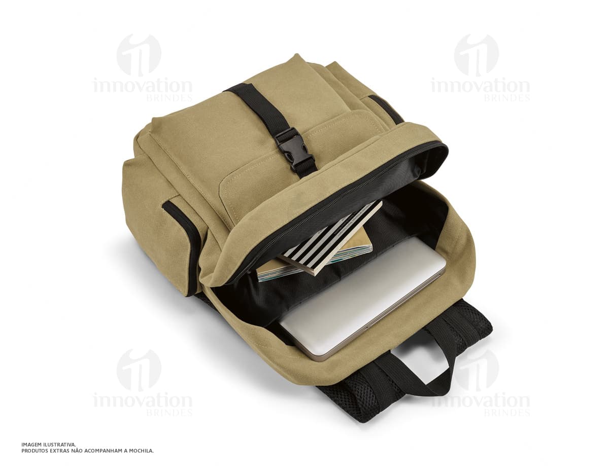 Mochila para notebook preta, feita de aço e alumínio, possui compartimento especial para laptop e outros equipamentos eletrônicos. Ideal para profissionais que precisam de praticidade e segurança no transporte de seus dispositivos.