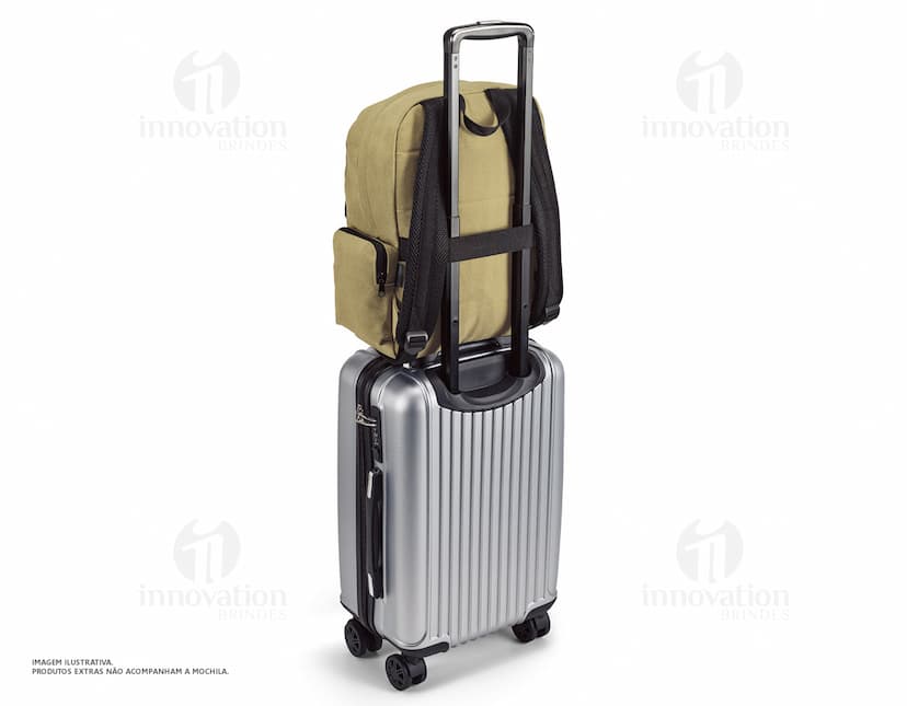 Mochila para notebook preta, feita de aço e alumínio, possui compartimento especial para laptop e outros equipamentos eletrônicos. Ideal para profissionais que precisam de praticidade e segurança no transporte de seus dispositivos.