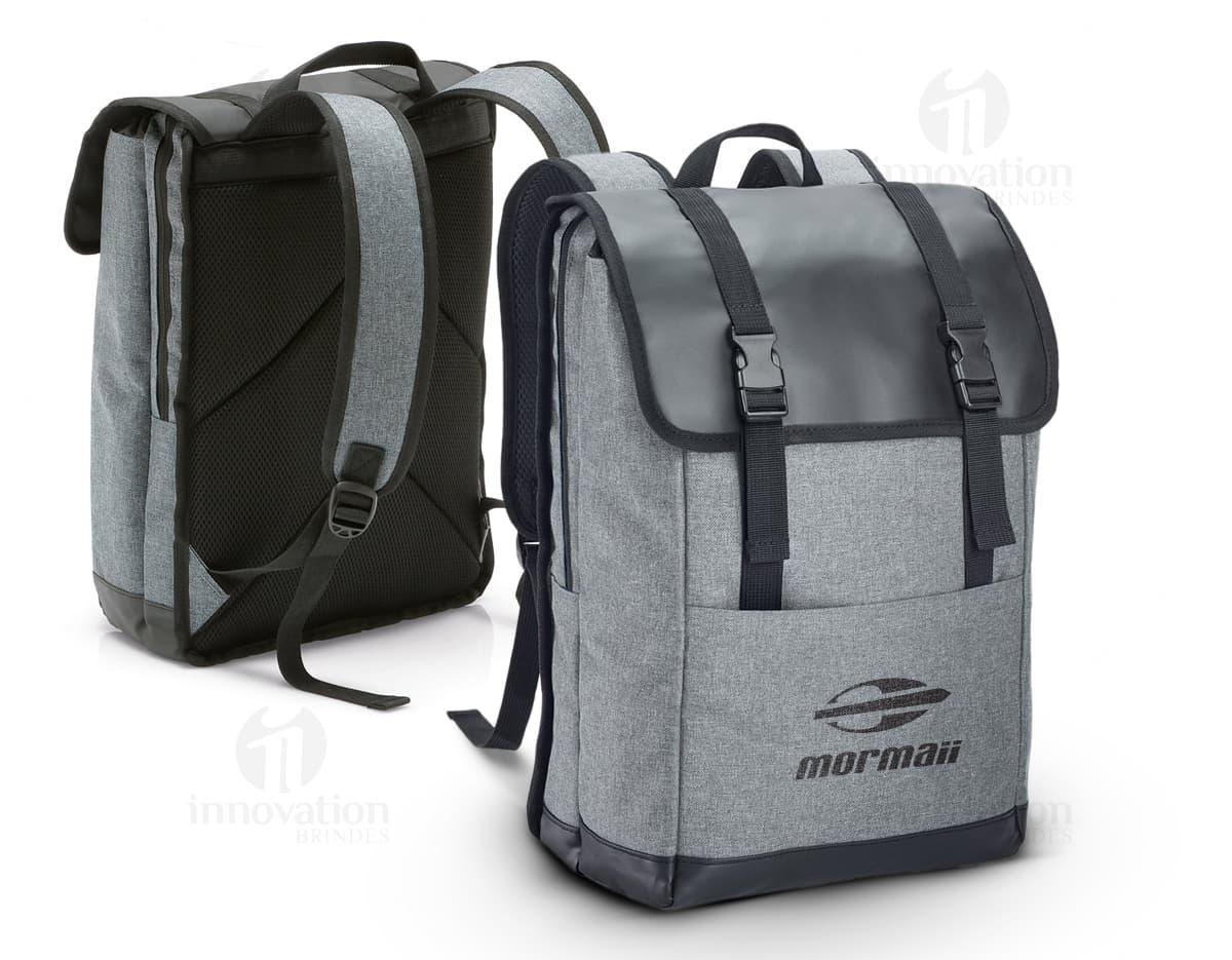Mochila para notebook em couro moderna e clássica, perfeita para viagens e trabalho. Com alça ajustável, zíper e bolsos espaçosos. Adquira já!