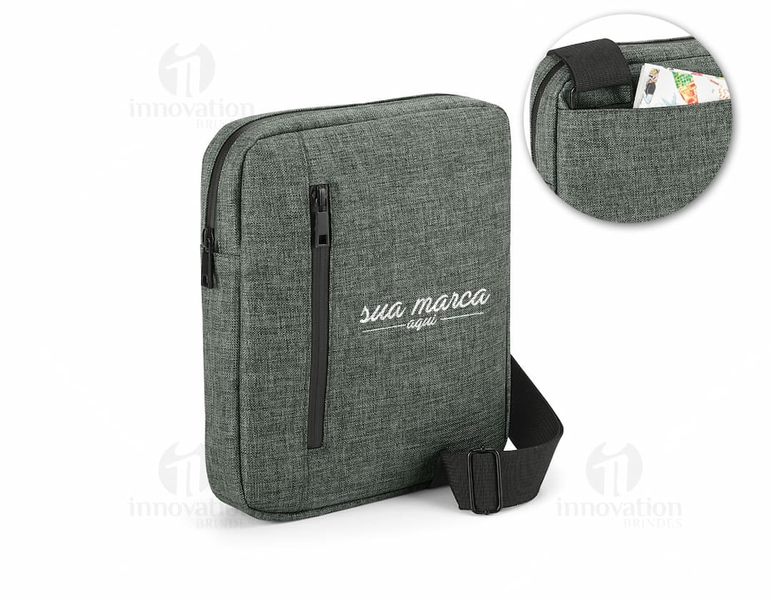 Pasta Executiva de Couro Vintage - Ideal para viagens de negócios e reuniões. Feita em couro genuíno, com design retrô e moderno. Perfeita para armazenar documentos e acessórios. Leve, elegante e prática. Acessório indispensável para profissionais que valorizam estilo e organização. Adquira já a sua!