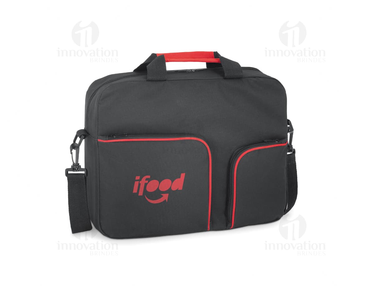 Pasta executiva preta feita de couro com alça de ombro e dois bolsos. Elegante, moderna e ideal para viagens de negócios.