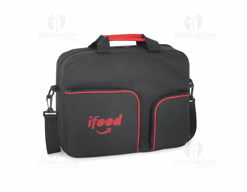 Pasta executiva preta feita de couro com alça de ombro e dois bolsos. Elegante, moderna e ideal para viagens de negócios.