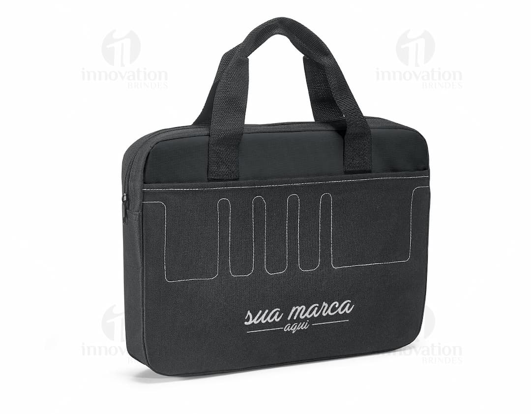 Pasta Executiva de Couro para Viagens de Negócios Modernas e Retro. Perfeita para armazenar seus pertences com estilo e sofisticação. Ideal para executivos em uma estadia a trabalho ou lazer. Garanta já a sua!