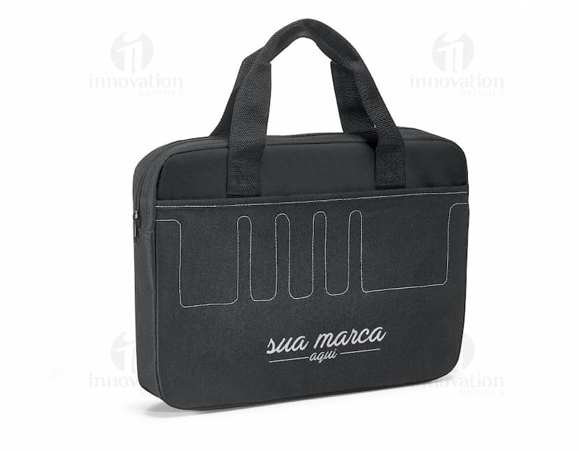 Pasta Executiva de Couro, ideal para viagens de negócios. Moderna, prática e espaçosa, esta pasta é o acessório perfeito para suas reuniões. Com design elegante e retro, é perfeita para armazenar seus pertences com segurança. Seja para um passeio de barco ou para uma viagem a trabalho, esta pasta é a sua companheira ideal. Adquira já a sua!