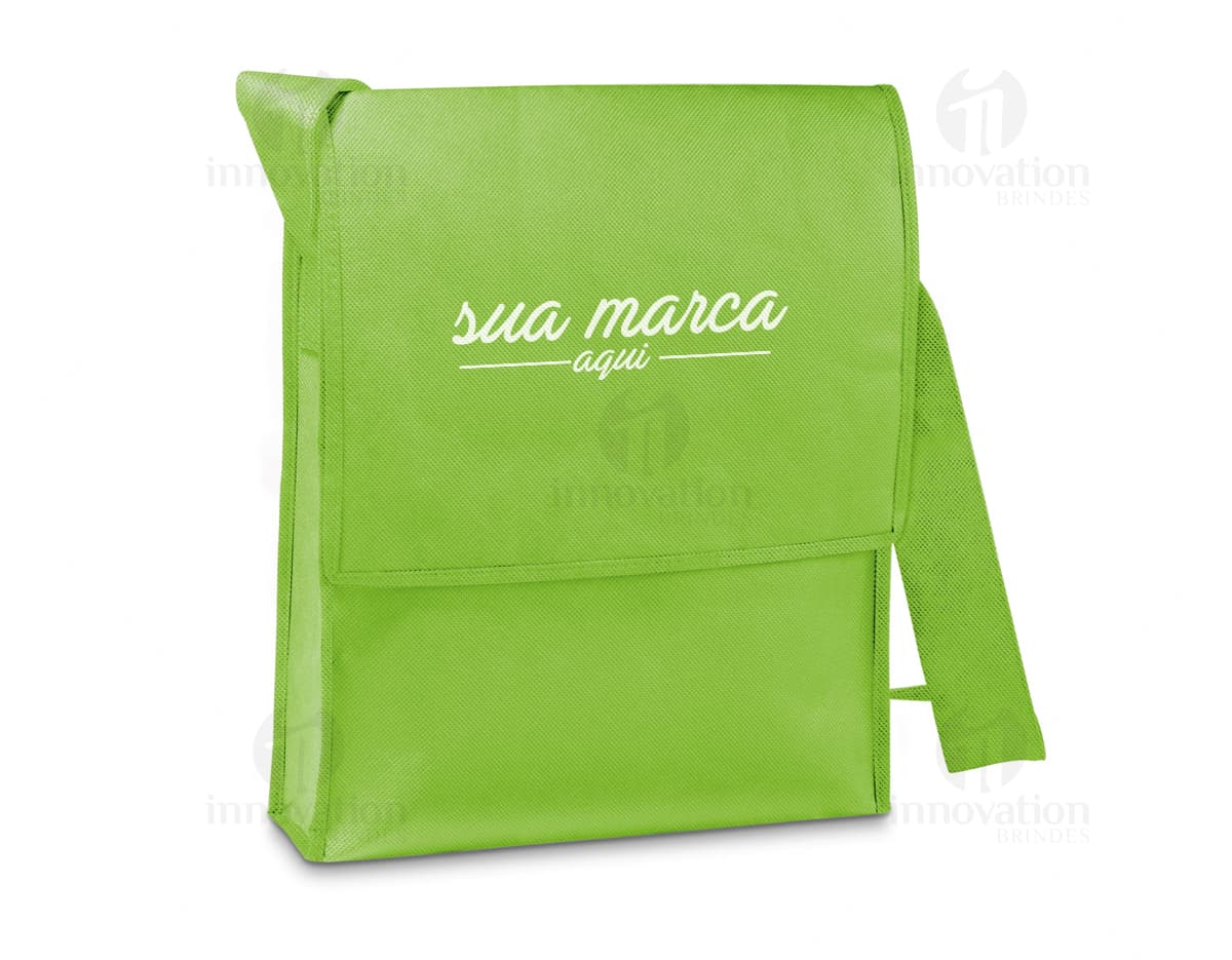 Pasta de couro vintage de alta qualidade, ideal para organizar documentos e acessórios de escritório. Seu design retrô e textura elegante remetem ao charme e sofisticação de antigamente. Adquira já a sua e adicione um toque de classe ao seu escritório!