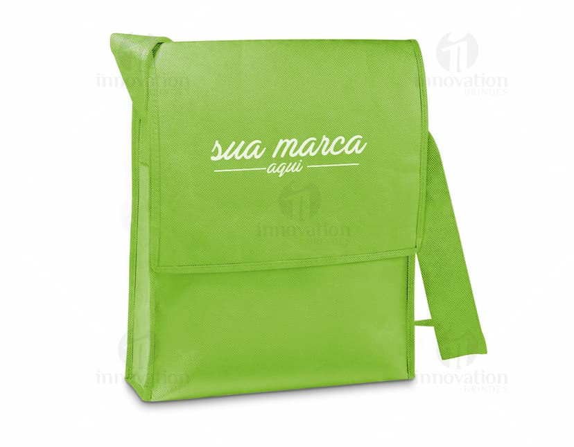 Pasta de couro vintage de alta qualidade, ideal para organizar documentos e acessórios de escritório. Seu design retrô e textura elegante remetem ao charme e sofisticação de antigamente. Adquira já a sua e adicione um toque de classe ao seu escritório!