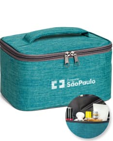 Nécessaire de luxo em couro vintage, perfeito para armazenar seus itens de viagem com estilo. Ideal para viagens de negócios ou lazer. Design retro e elegante, com alça resistente. Mantenha seus pertences seguros e organizados com este nécessaire exclusivo. Ideal para quem busca praticidade e sofisticação em suas viagens. Adquira já o seu!