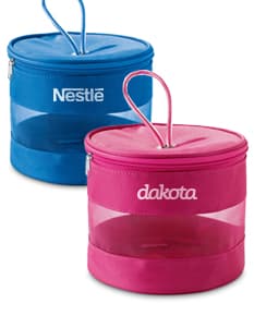 Nécessaire de design moderno e elegante para armazenamento de cosméticos e acessórios. Feito de material resistente e durável, com um visual clean e vibrante. Ideal para organizar seus itens de forma prática e bonita. Adicione estilo à sua rotina de beleza com esta nécessaire versátil.