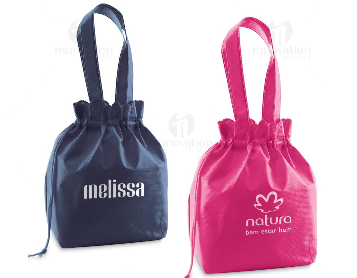 Bolsa de mão de tnt rosa, acessório moderno e elegante para todas as ocasiões. Ideal para quem busca praticidade e estilo. Adquira já a sua!