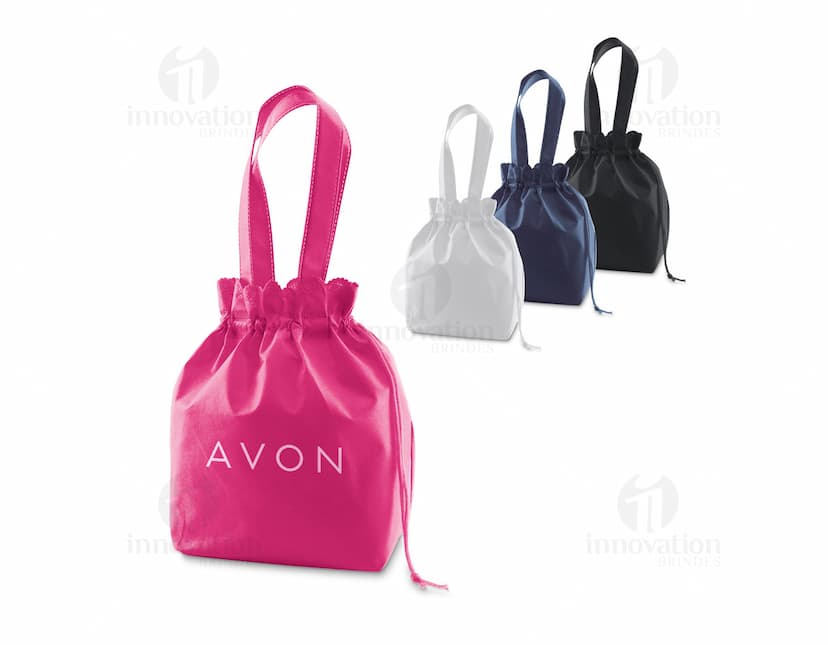 Bolsa de mão de tnt em tons de rosa, acessório moderno e elegante para celebrar o estilo e a praticidade. Ideal para compras, festas e trabalho. Garanta já a sua!