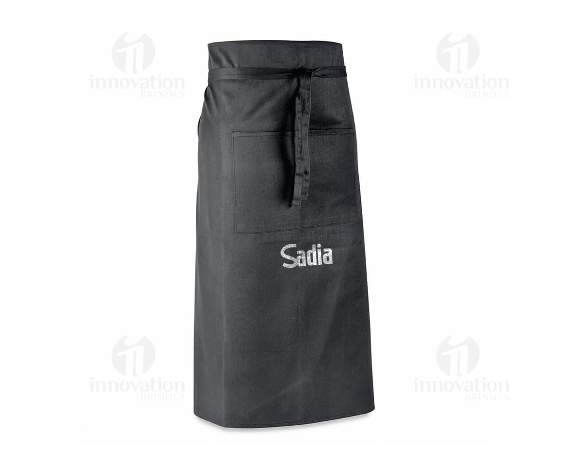 Avental de algodão poliéster preto, elegante e moderno, com bolsos e feito de material resistente. Ideal para uso casual ou no trabalho, proporcionando estilo e proteção.