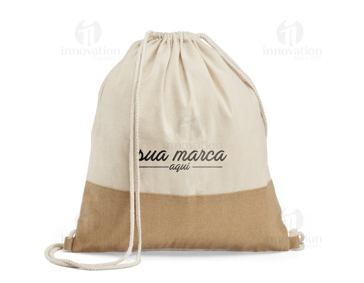 Sacola mochila de luxo em couro marrom para um estilo elegante e moderno. Perfeita para viagens ou compras, feita em nylon resistente com alças de algodão. Garanta já a sua!