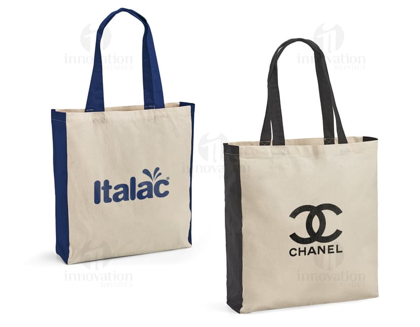 Sacola de algodão com design moderno e sustentável, perfeita para fazer compras no shopping ou presentear alguém especial. Feita com materiais de alta qualidade, essa sacola é prática, resistente e ecologicamente correta. Aproveite nossa promoção e garanta a sua! Ideal para quem busca praticidade e estilo ao mesmo tempo. Adquira já a sua e faça parte dessa tendência eco-friendly!