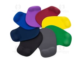 Mouse pad ergonômico preto com design decorativo em formato de coração. Perfeito para presentear no Dia dos Namorados ou