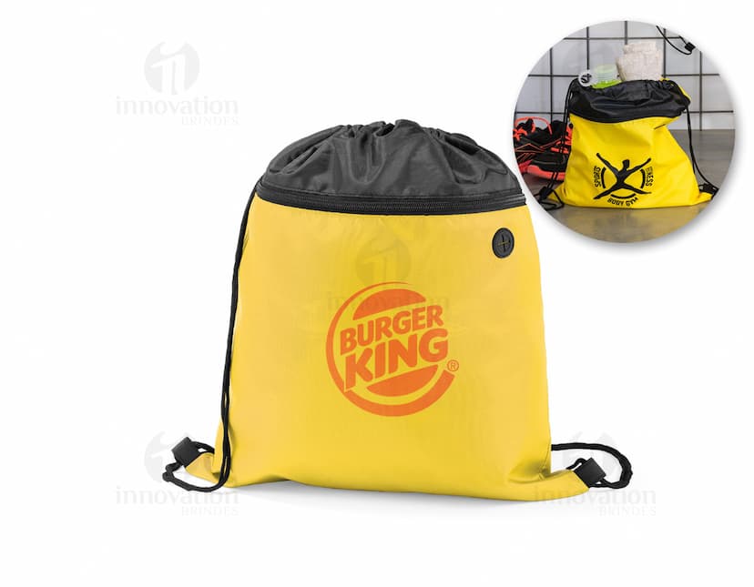 Mochila saco 350 x 400 mm - Design moderno e prático para seus brindes. Ideal para transportar objetos com segurança, conta com alças resistentes e fecho ajustável. Perfeita para eventos corporativos e ações promocionais. Garanta já a sua!