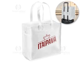 SACOLA 350 x 350 mm em um fundo branco, feita de plástico resistente. A sacola está fechada com um cadeado de segurança e