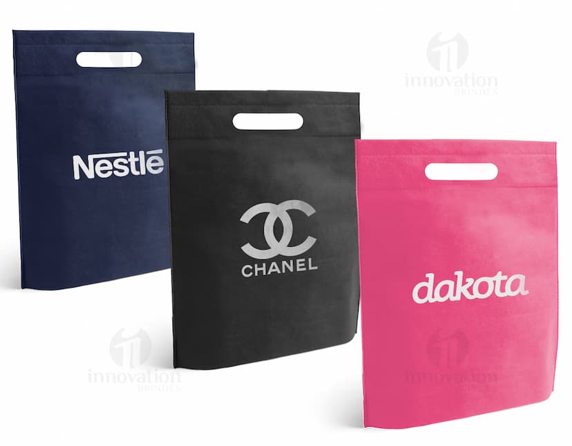 Sacola de papel reciclável 250 x 350mm para sua empresa. Embalagem sustentável e prática para transportar seus brindes! Acesse nossa loja e garanta a sua!
