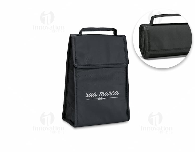 A bolsa térmica é o acessório ideal para manter seus alimentos e bebidas frescos por mais tempo. Com um design moderno e prático, é perfeita para quem busca praticidade no dia a dia. Ideal para viagens, compras ou para levar para o trabalho, essa bolsa térmica é o item essencial para quem valoriza a qualidade e eficiência. Adquira já a sua e mantenha seus alimentos na temperatura ideal por mais tempo. Garanta já a sua bolsa térmica e aproveite a praticidade que ela oferece!