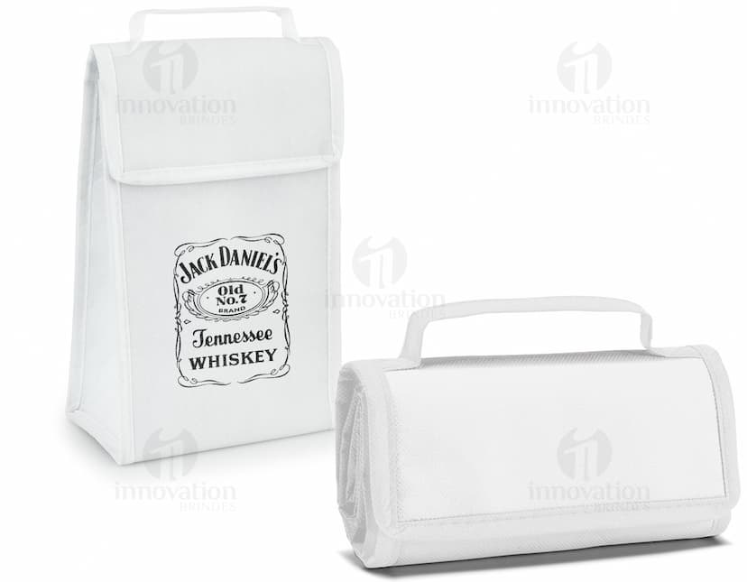 Bolsa térmica moderna e prática para suas necessidades diárias. Feita em couro de alta qualidade, esta bolsa é perfeita para manter seus alimentos frescos durante todo o dia. Ideal para uso no trabalho, viagens ou passeios. Garanta a sua agora e mantenha seus alimentos sempre na temperatura ideal.
