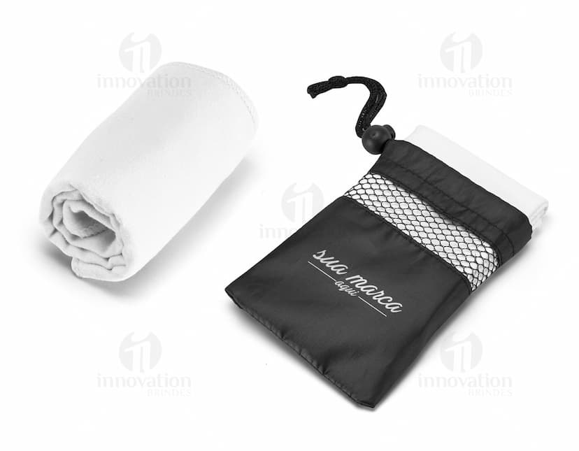 Toalha esportiva em microfibra de alta absorção e compacta para praticantes de esportes. Ideal para academia, piscina e atividades ao ar livre. Mantenha-se seco e confortável com nossa toalha de qualidade! Perfeita para sua rotina de exercícios. Adquira já a sua!