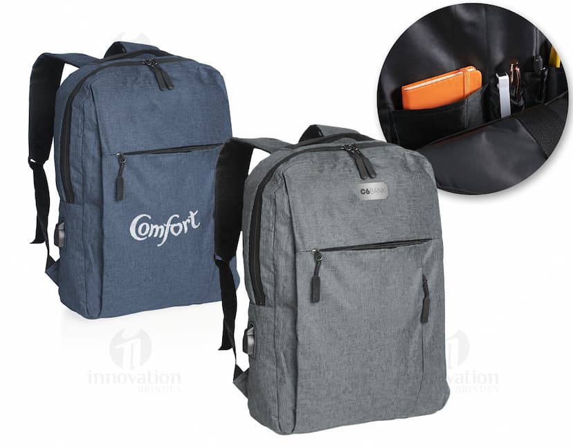 Mochila para Notebook em Couro Preto - Ideal para viagens de negócios e passeios, essa mochila de luxo combina elegância e funcionalidade. Feita em couro de alta qualidade, possui compartimentos espaçosos e alça confortável. Perfeita para manter seu notebook e acessórios seguros e organizados. Compre agora e tenha estilo e praticidade em suas jornadas.