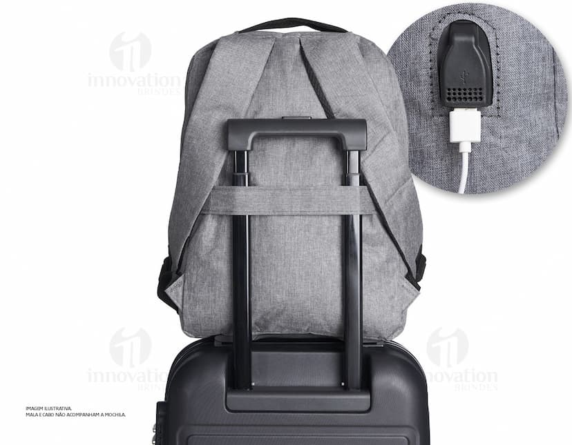 Mochila para notebook em couro preto, perfeita para viagens de negócios e passeios. Elegante e moderna, com compartimentos espaçosos e alça confortável. Ideal para guardar seus pertences com segurança e estilo. Acompanhe-nos para mais acessórios de viagem.