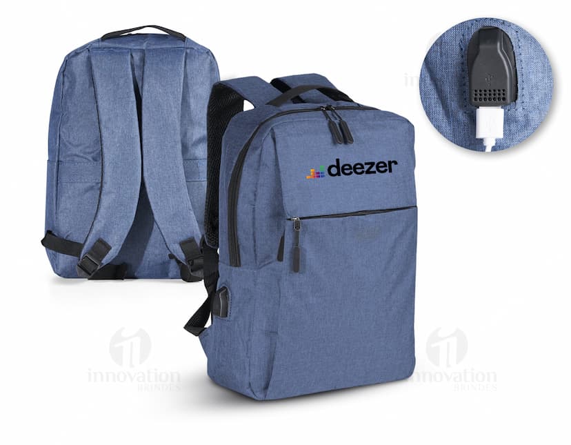 Mochila de Nylon 21L USB - Ideal para viagens de negócios ou lazer, esta mochila de nylon preta é o acessório perfeito para quem busca praticidade e estilo. Com design moderno e USB integrado, é perfeita para quem busca elegância e funcionalidade. Com capacidade de 21 litros e alças acolchoadas, é perfeita para guardar todos os seus pertences com segurança. Garanta já a sua!