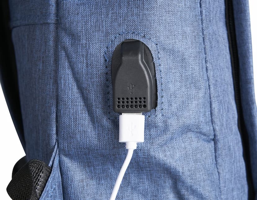 Mochila de nylon 21L USB - Ideal para viagens ou uso diário, essa mochila moderna e funcional possui compartimento espaçoso, alças confortáveis e material resistente. Com design elegante e acabamento em nylon, é perfeita para quem busca praticidade e estilo. Compre já a sua!