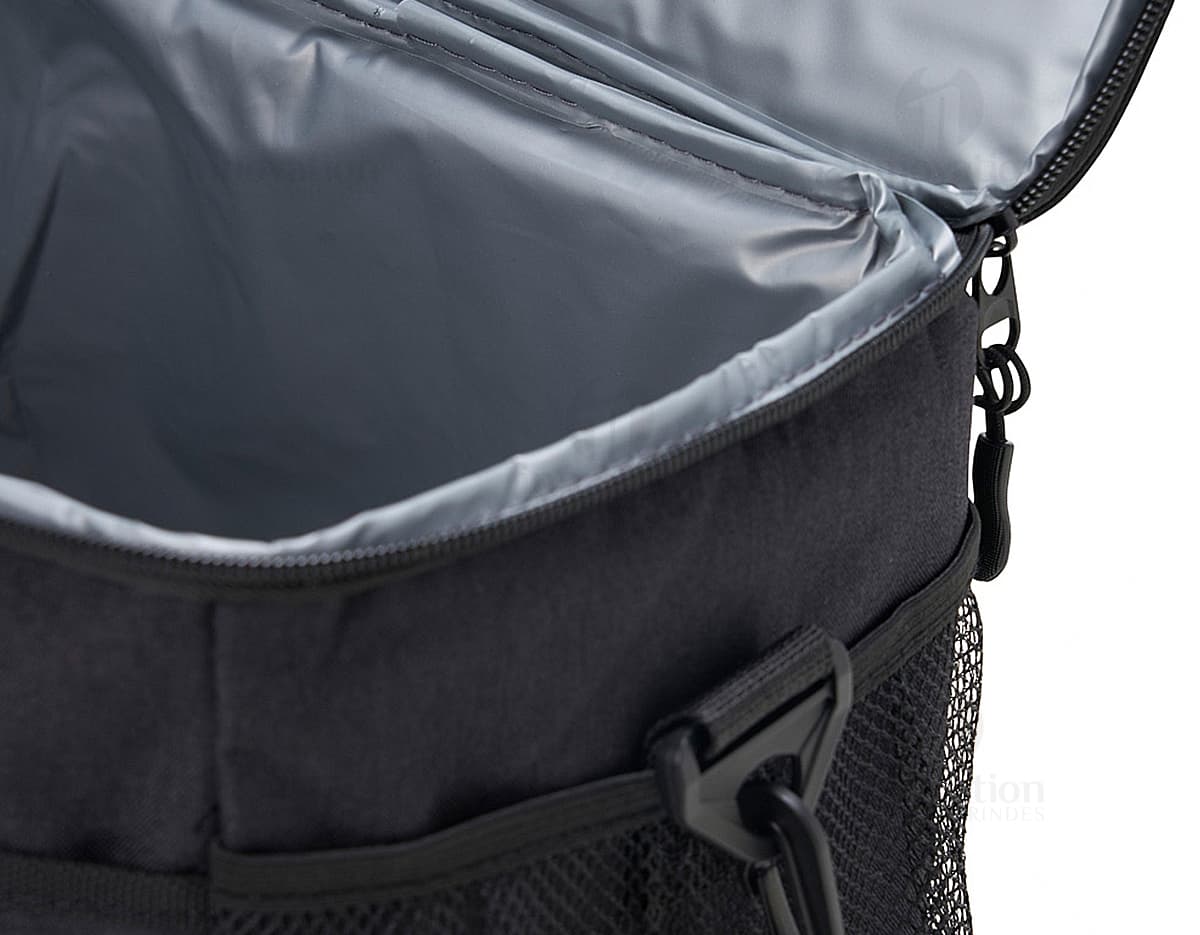 Bolsa térmica 14 litros em estilo moderno e elegante, perfeita para manter seus alimentos frescos em qualquer lugar. Feita em material de alta qualidade, com alça resistente e fecho de segurança, ideal para viagens, passeios ou escritório. Adquira já a sua e tenha praticidade e sofisticação em suas mãos!