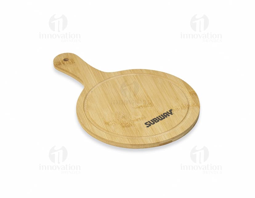Tábua redonda de madeira orgânica para cozinha - 20,2 x 30,2 cm. Ideal para preparar alimentos frescos e saudáveis. Adicione um toque gourmet às suas refeições com este utensílio de alta qualidade. Aprecie o aroma e sabor natural dos ingredientes ao cozinhar com estilo. Adquira já a sua!