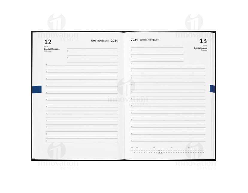 Agenda A5 com fecho magnético, em formato de frame vazio de papel em branco, representando um bloco de notas de negócios de escritório. O design possui linhas pretas para escrever e um padrão vintage e retro. É um item vintage e antigo, perfeito para planejamento e organização.