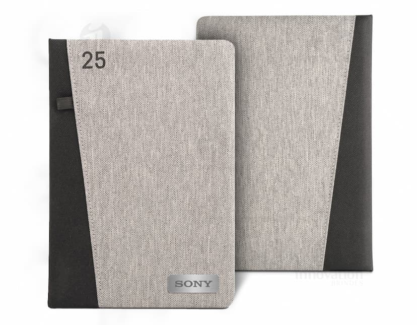 Agenda B5 rPET com suporte para esferográfica em material reciclado.