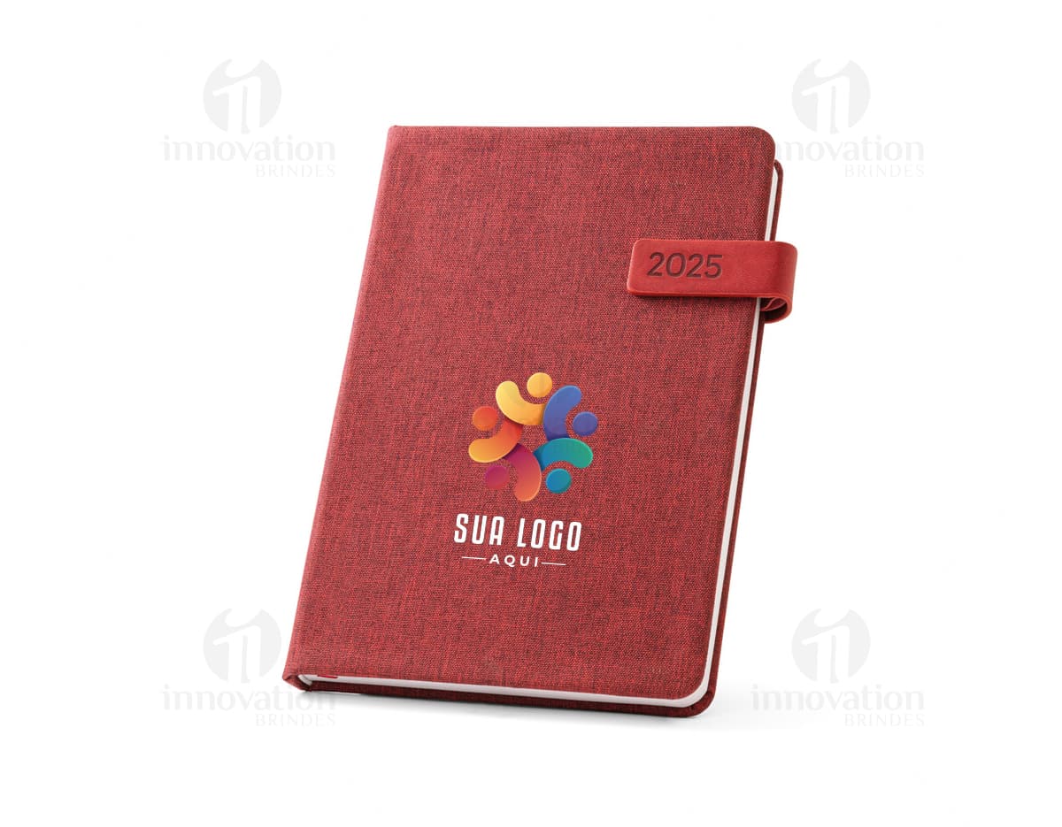 Agenda A5 rPET fecho magnético suporte em branco com capa de couro amarela. Contém espaço para anotações, documentos, dinheiro e cartões. Design vintage e listrado. Ideal para organização pessoal e profissional.