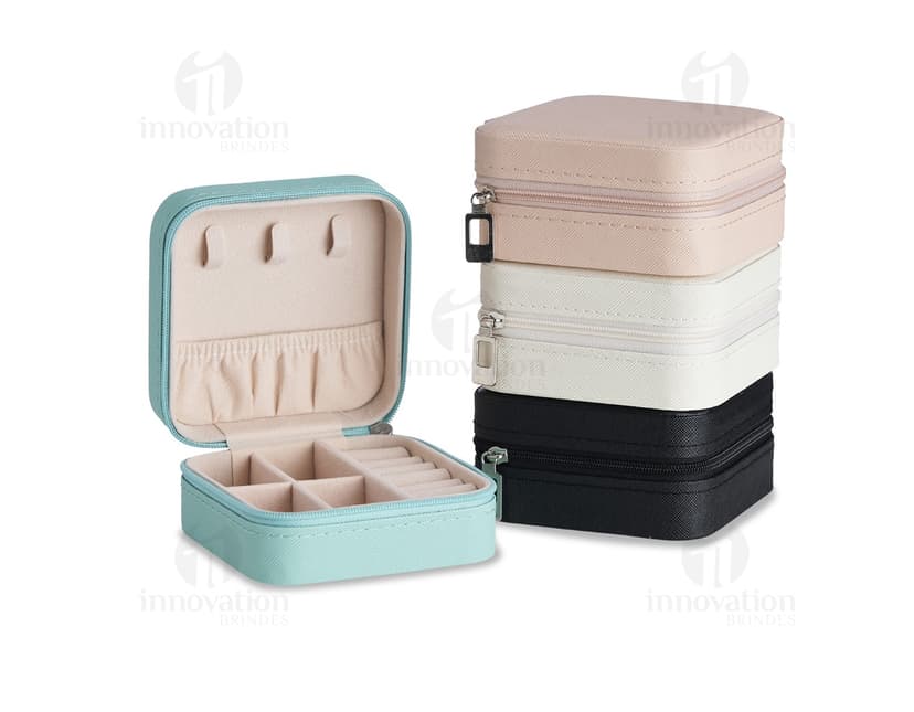 Porta Joias em Couro Sintético amarelo com design moderno e elegante. O porta joias é vazio e possui diversas divisórias para armazenar jóias e acessórios. Ideal para organizar e armazenar peças de forma prática e segura.