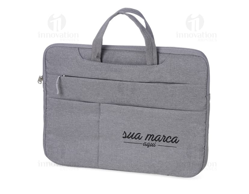 Pasta preta de couro para notebook de 15 polegadas, ideal para uso empresarial e viagens. Design elegante e moderno, com fecho de metal, alça de mão e alças ajustáveis para as costas. Perfeita para transportar seu dispositivo com segurança e estilo.