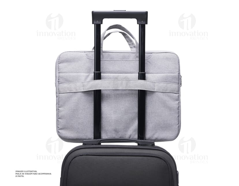 Pasta preta de couro para notebook de 15 polegadas, ideal para uso empresarial e viagens. Design elegante e moderno, com fecho de metal, alça de mão e alças ajustáveis para as costas. Perfeita para transportar seu dispositivo com segurança e estilo.