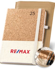 Agenda A5 de cortiça com suporte em linho, em tons de marrom e amarelo. Feita de material isolante e de construção, com textura de grunge e marcas de desgaste. A página em branco é perfeita para anotações, lembretes e mensagens. Design vintage e retro, com detalhes antigos e envelhecidos. Ideal para uso em escritórios e negócios, proporcionando um espaço de escrita e organização.