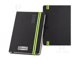 agenda A5 dell'anno 2026 in evidenza su uno sfondo bianco, con copertina rigida e pagine bianche aperte per la