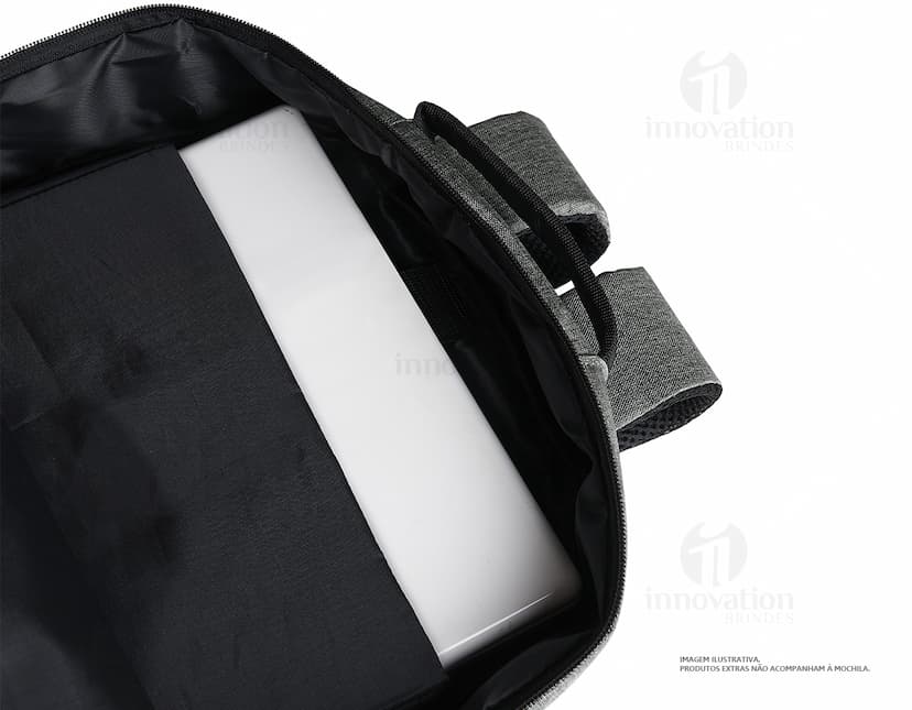 Mochila de Nylon USB 21L - Prática e estilosa para suas viagens e negócios. Com design moderno e espaçoso, possui compartimento para laptop e porta USB para carregar seus dispositivos. Perfeita para quem busca funcionalidade e elegância em um só produto. Garanta já a sua!