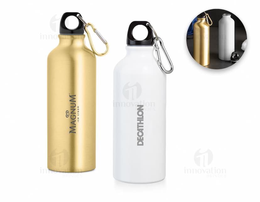 Squeeze alumínio mosquetão 500 ml em fundo branco.