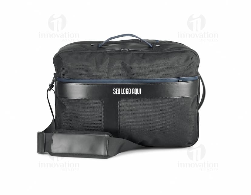 Mochila de couro preta moderna para profissionais de negócios. Acessório elegante e prático, ideal para armazenar seus pertences pessoais com estilo e segurança. Compre já e esteja sempre preparado para o sucesso! Apresentamos a mochila de couro preta de alta qualidade, ideal para o seu dia a dia no trabalho ou em viagens. Garanta já a sua!