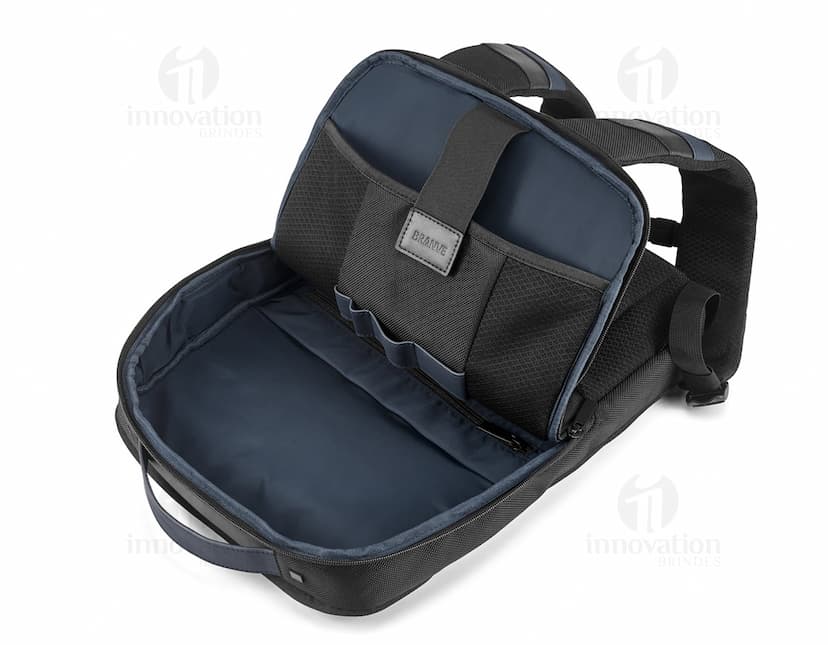 Mochila de couro preta elegante para o homem moderno. Ideal para negócios ou viagens, oferece praticidade, estilo e segurança. Adquira já a sua!