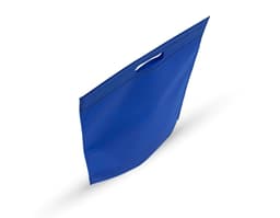 Sacola de papel decorada com diversos elementos de celebração como corações, fitas, laços e mensagens de amor. Em tons de